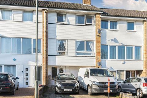 Mead Way, Bromley