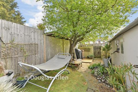 5 bedroom terraced house for sale, Larkshall Road, Chingford