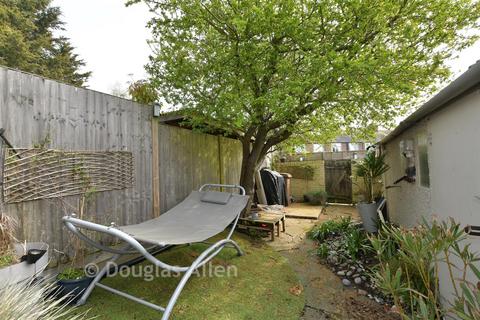 undefined, Larkshall Road, London E4