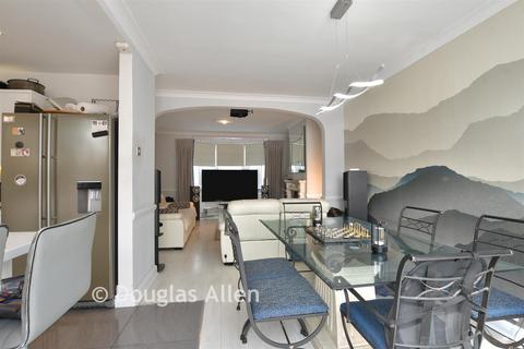 undefined, Larkshall Road, London E4