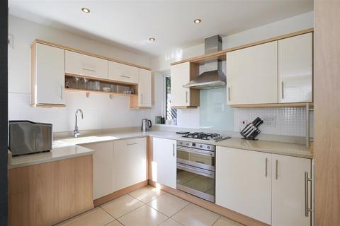 4 bedroom semi-detached house for sale, Roundburrow Close, Warlingham
