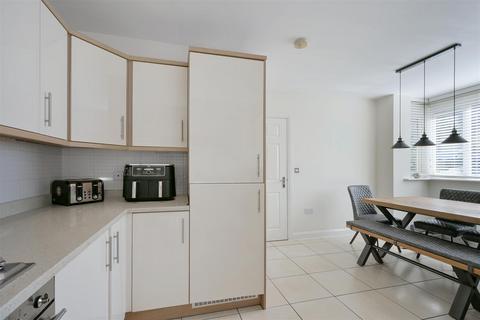 4 bedroom semi-detached house for sale, Roundburrow Close, Warlingham
