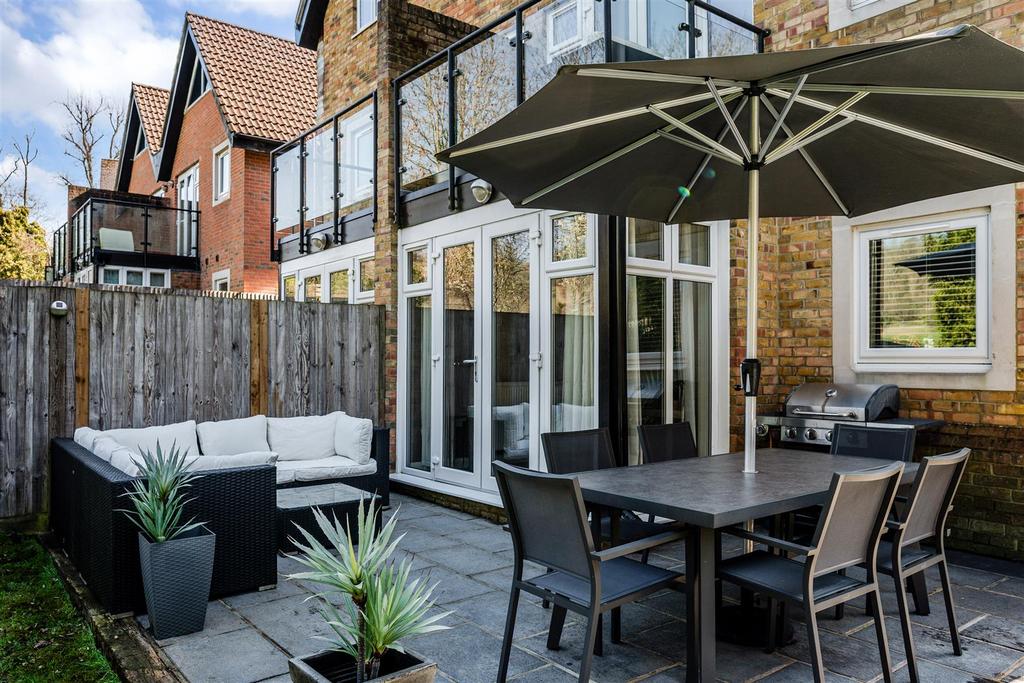 ROUNDBURROW CLOSE, 18 (13).jpg