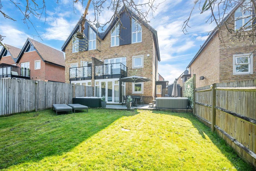 ROUNDBURROW CLOSE, 18 (14).jpg