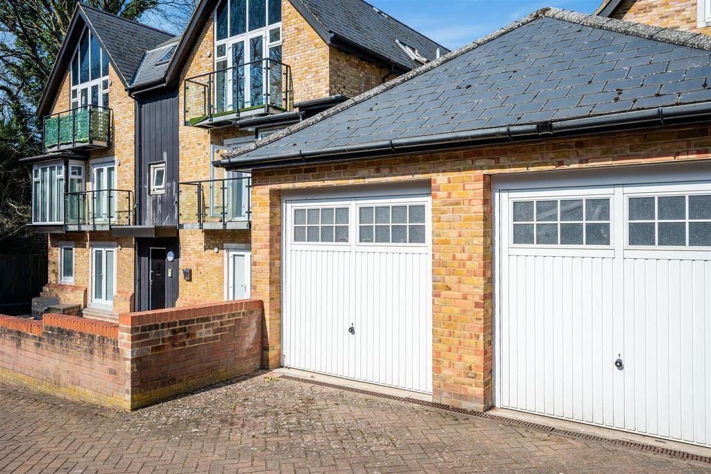 ROUNDBURROW CLOSE, 18 (15).jpg