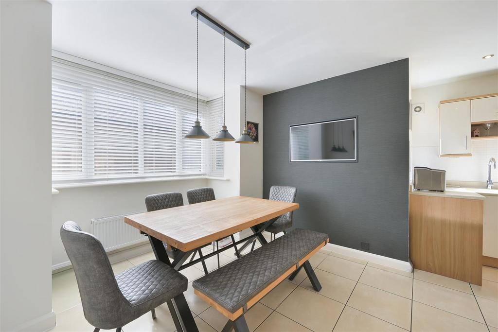 ROUNDBURROW CLOSE, 18 (26).jpg
