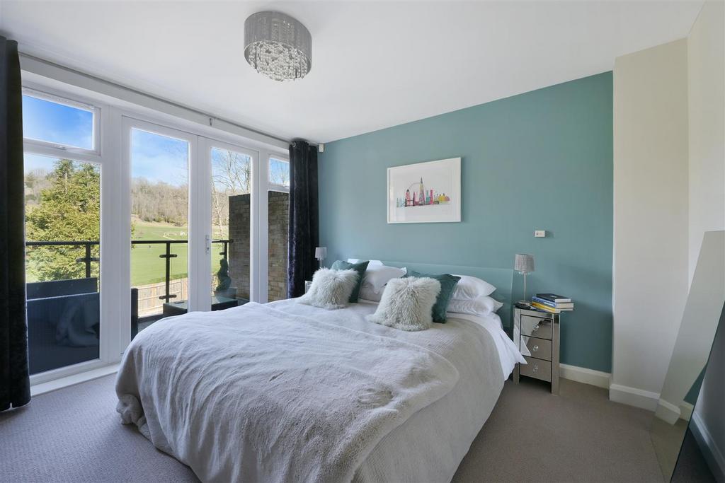 ROUNDBURROW CLOSE, 18 (25).jpg