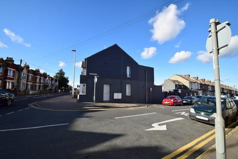 1 bedroom apartment to rent, Chaucer Road, Gillingham, ME7