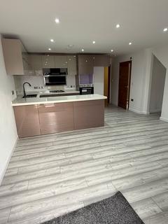 2 bedroom flat to rent, Adelaide Street, Manchester M8