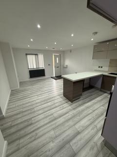 2 bedroom flat to rent, Adelaide Street, Manchester M8