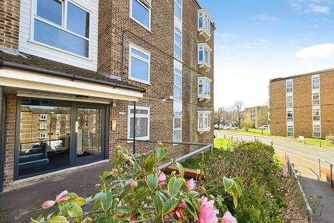 2 bedroom flat for sale, Ambleside Gardens, Sutton SM2