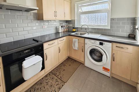 2 bedroom flat for sale, Ambleside Gardens, Sutton SM2