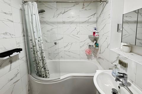 2 bedroom flat for sale, Ambleside Gardens, Sutton SM2