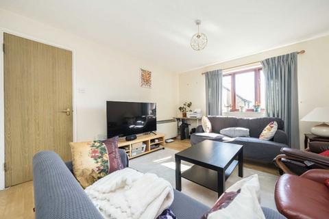 2 bedroom flat for sale, Magpie Close, London NW9