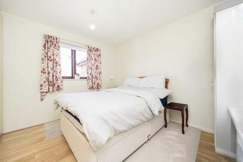 2 bedroom flat for sale, Magpie Close, London NW9