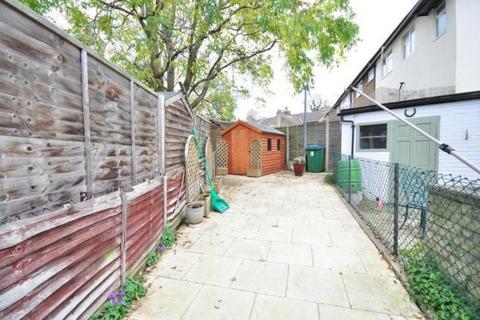 3 bedroom house to rent, Cardiff Road, WATFORD