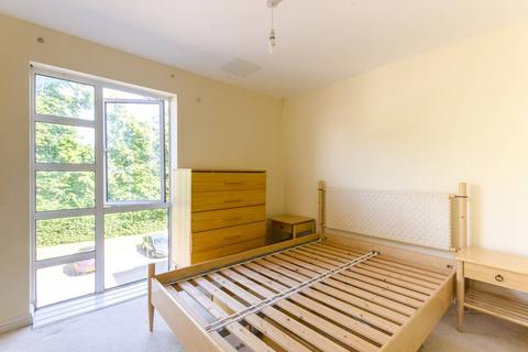 2 bedroom flat to rent, Sparkford Gardens, Friern Barnet, London, N11