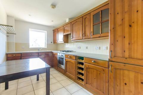 2 bedroom flat to rent, Sparkford Gardens, Friern Barnet, London, N11
