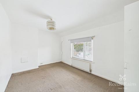 2 bedroom semi-detached house for sale, Queens Walk, West Yorkshire WF5