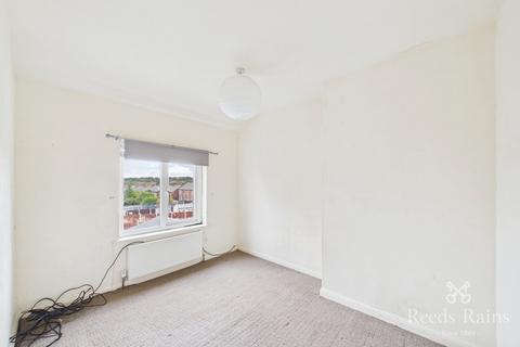 2 bedroom semi-detached house for sale, Queens Walk, West Yorkshire WF5