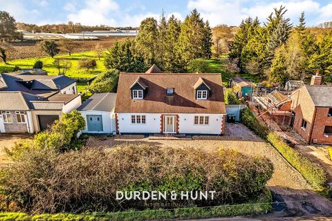 4 bedroom detached house for sale, Tylers Road, Roydon, CM19