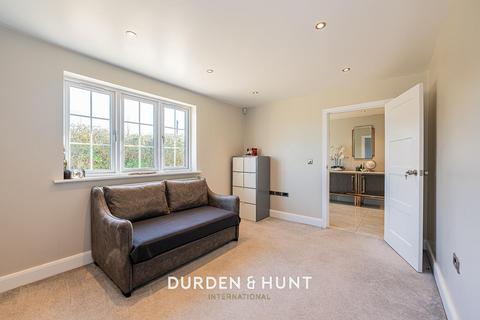 4 bedroom detached house for sale, Tylers Road, Roydon, CM19