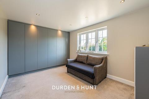 4 bedroom detached house for sale, Tylers Road, Roydon, CM19