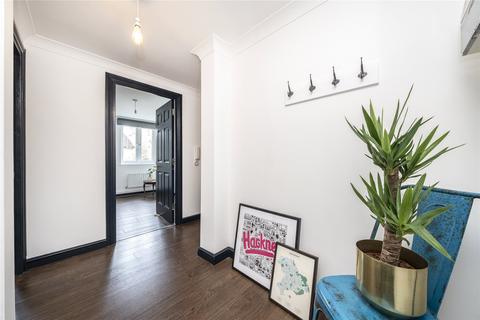 2 bedroom flat to rent, Celandine Drive, London, E8