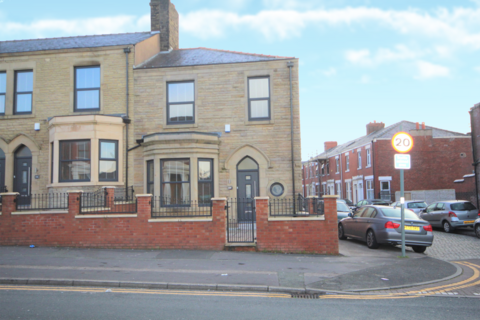 3 bedroom terraced house to rent, Deepdale Road, Preston PR1