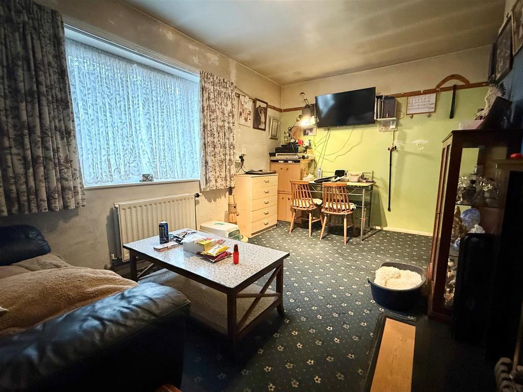 Lounge 1.jpg