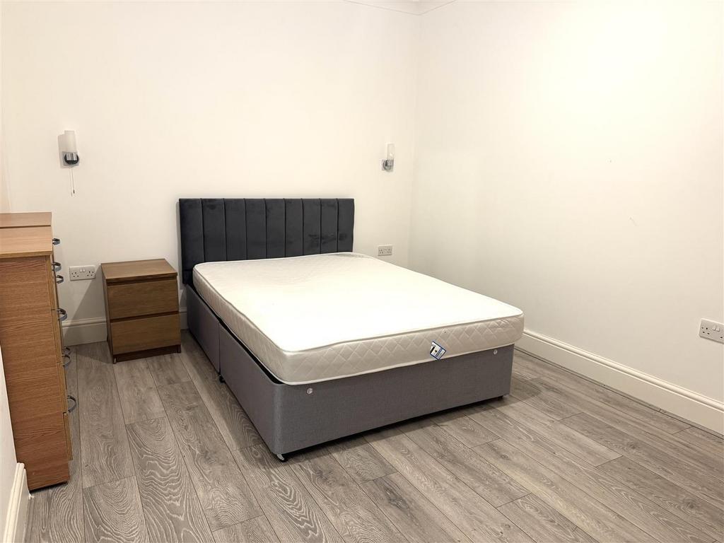 Bedroom.JPG