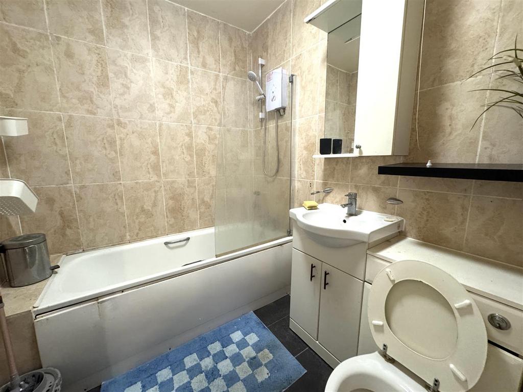 Bathroom.JPG