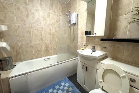 1 bedroom ground floor flat to rent, Blackbird Hill, London