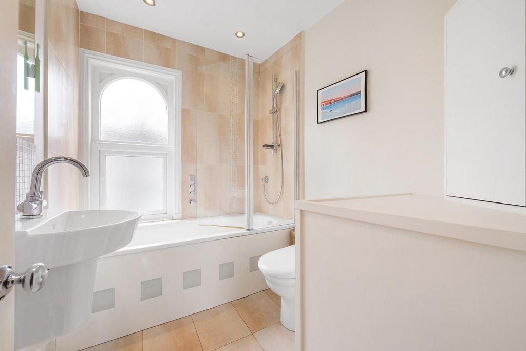 Bathroom (2).JPG