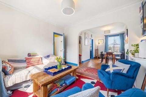 3 bedroom flat for sale, Dalyell Road, London SW9