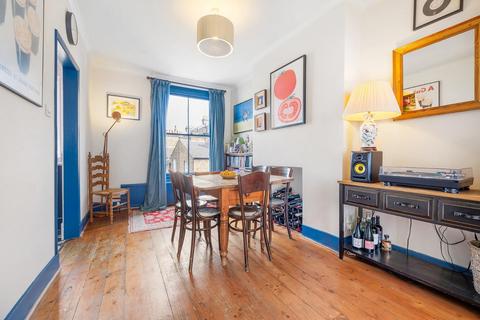 3 bedroom flat for sale, Dalyell Road, London SW9