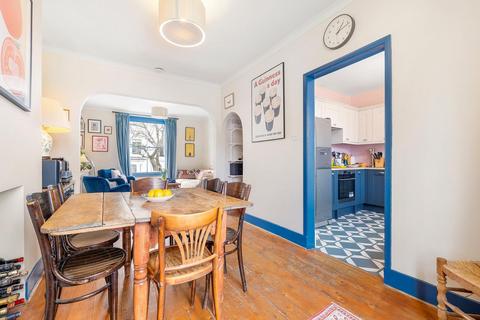 3 bedroom flat for sale, Dalyell Road, London SW9