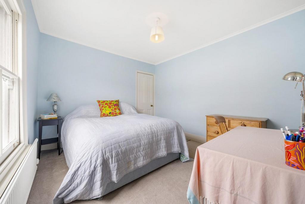 Bedroom 1 (2).JPG
