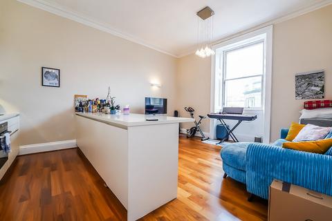 2 bedroom flat share to rent, 2649L Rothesay Place, Edinburgh, EH3 7SQ