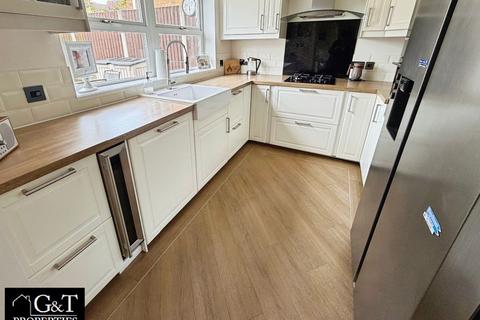 4 bedroom detached house for sale, Mansion Close, Dudley