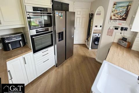 4 bedroom detached house for sale, Mansion Close, Dudley