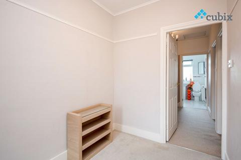 3 bedroom terraced house to rent, Manor Way, Mitcham CR4