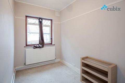 3 bedroom terraced house to rent, Manor Way, Mitcham CR4