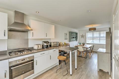 5 bedroom detached house for sale, Lee Road, Northampton, Northamptonshire, NN5