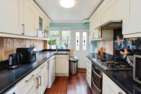 3 bedroom end of terrace house for sale, Merrion Close, Kent TN4