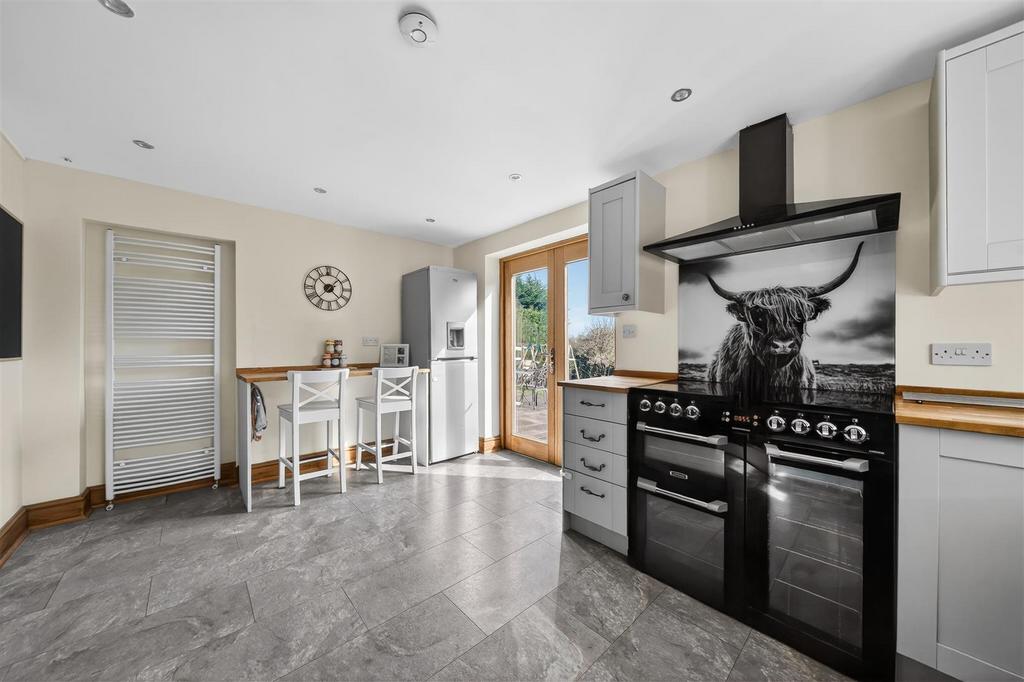 Kitchen 1.jpg