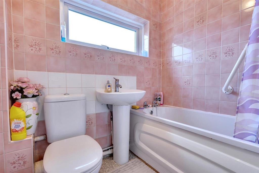Bathroom 2.jpeg