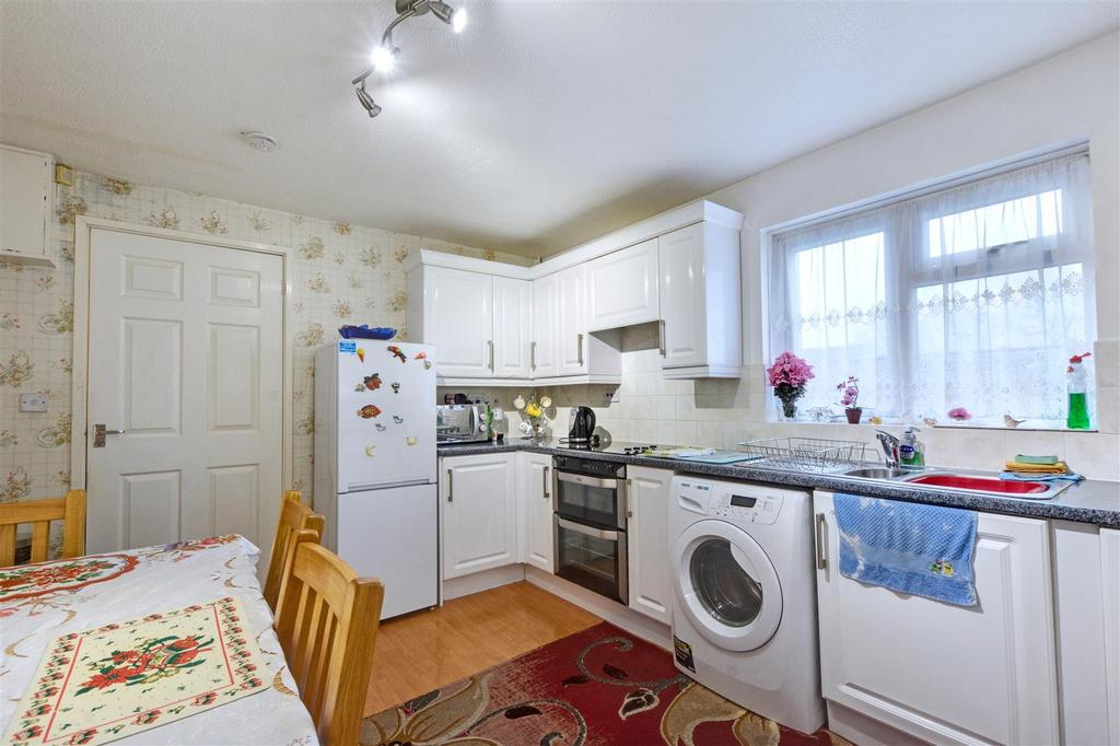 Kitchen 2.jpeg
