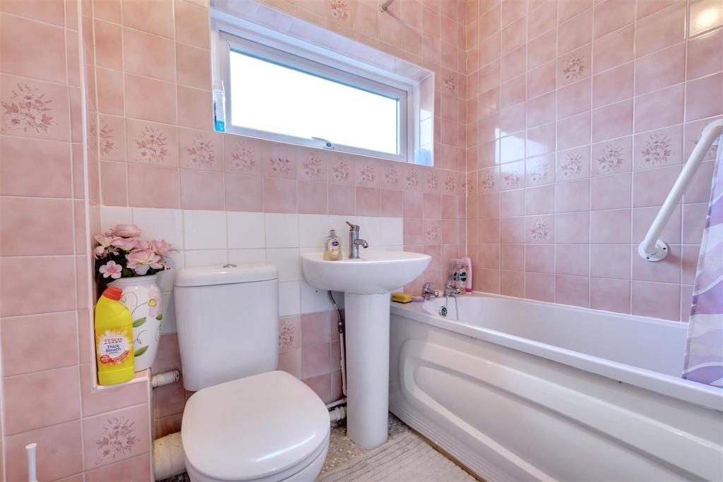 Bathroom 1.jpeg