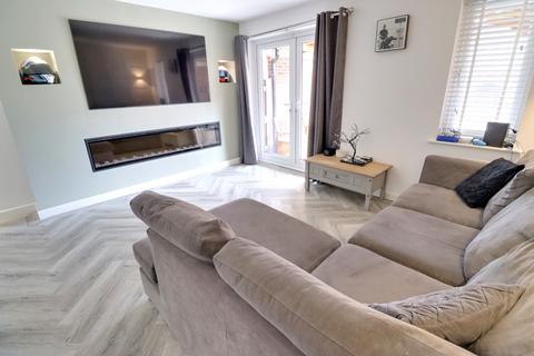 3 bedroom semi-detached house for sale, MEADOWSWEET, WATERLOOVILLE